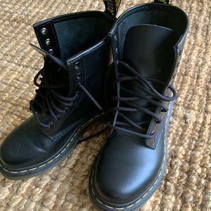 Dr. Martens WOMEN'S 1460 SMOOTH boots